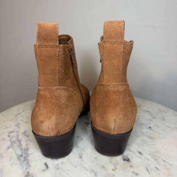 Vionic Roseland Booties Size 8.5 Wide
Suede Side Zip tan brown heels - Picture 5 of 7
